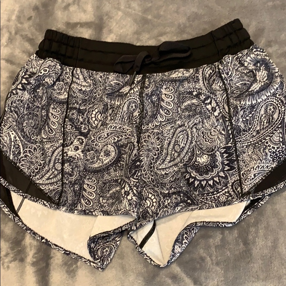 lululemon hotty hot 4” shorts
